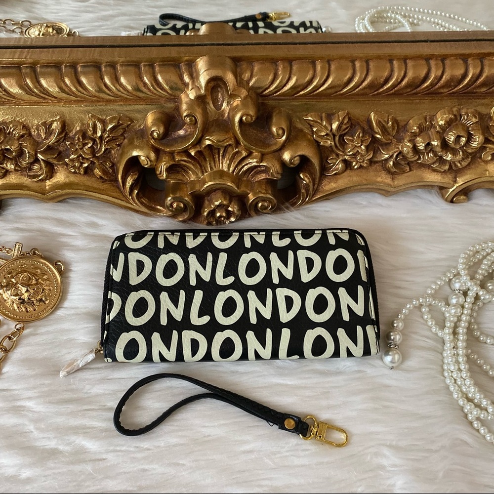 London Metropolitan Collection Wallet  Wristlet